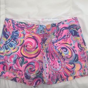 Lilly Pulitzer pink printed shorts 🤍